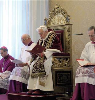 Am 11. Februar 2013 kündigt Papst Benedikt XVI. den Kardinälen seinen Rücktritt an.