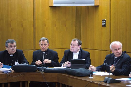 Zweiter von rechts ist Paolo Pezzi, Erzbischof von Moskau