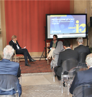 Bei der Präsentation des Meetings in Rom.