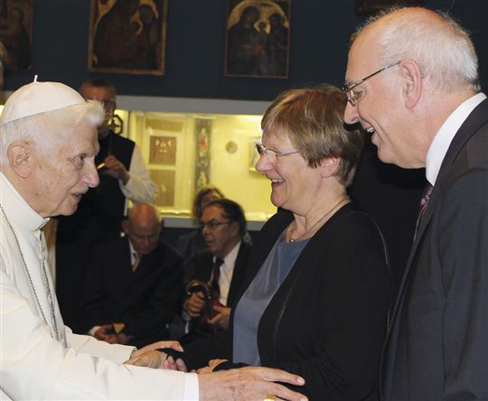 Josef Zohrer und seine Frau Gisela grüßen Benedikt XVI.