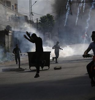 Gefechte zwischen Palästinensern und Israelis in Nablus, Westjordanland (Ansa/Alaa Badarneh)