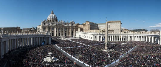 Petersplatz, 7. März 2015. Audienz der Bewegung bei Papst Franziskus