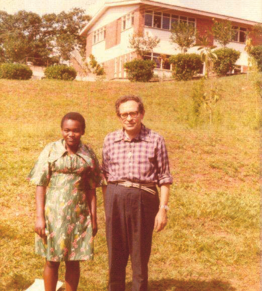 Tiboni mit Rose Busingye, 80er Jahre.