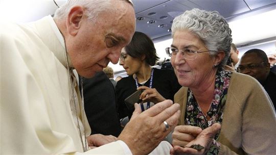 Aura Miguel mit Papst Franziskus