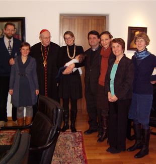 Kardinal Meisner mit den Organisatoren des Rhein-Meetings
