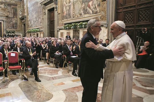 Papst Franziskus bei der Karlspreis-Verleihung.