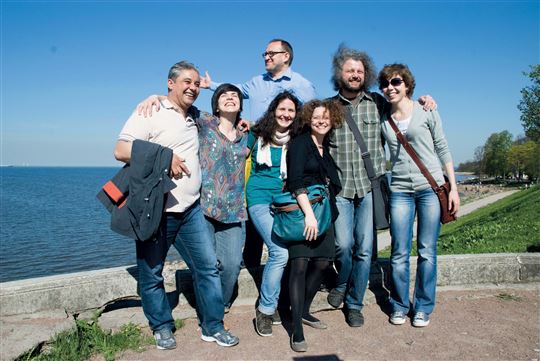 Soulaiman (erster von links) mit den Freunden aus Sankt Petersburg im Mai 2014.