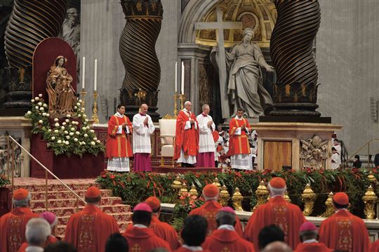 Petersdom, 24. Mai 2105, Pfingstvigil mit Papst Franziskus ©ANDREAS SOLARO/AFP/Getty Images
