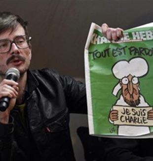 Luz stellt das Cover von "Charlie Hebdo" vom 14. Januar vor