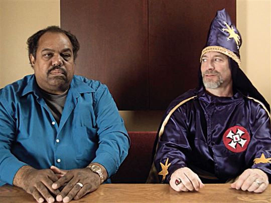 Daryl Davis mit einem Mitglied des Ku Klux Klans.