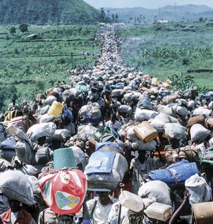 Tutsi fliehen nach den Massakern 1994 aus Ruanda nach Zaire.