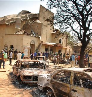 Weihnachten 2011: Mindestens 39 Gottesdienstbesucher starben durch eine Bombe in der vollbesetzten Kirche St. Theresia in der Nähe von Abuja, Nigeria.© EPA/Ansa