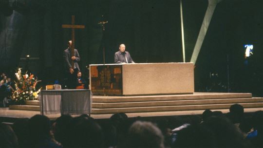 Lourdes, 17. Oktober 1992. Homilie von Don Giussani vor dem Kreuzweg (©Fraternität CL)