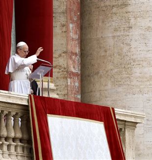 Papst Leo XIV. während des Regina Coeli (©Ansa/Andrea Solero)