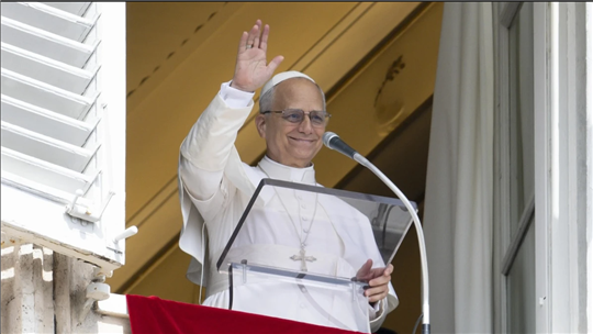Papst Leo. XIV. beim Angelusgebet am Petersplatz am Tag seines 70. Geburtstages (©Ansa/Vatican Media)