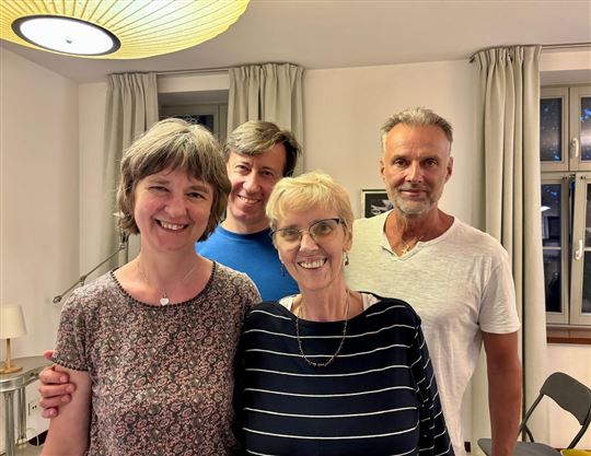 Krysia mit Wiesia, Radek und Gabriel, drei Freunden aus Breslau.