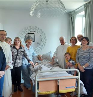 Krysia mit einigen Freunden aus Polen, Deutschland und Italien, darunter Weihbischof Maciej Małyga und Pater Józef Adamowicz